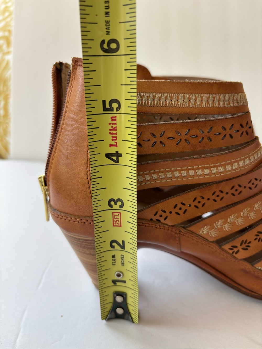 Pikolinos Women's leather Tan Cutout Gladiator Sandals - Picture 6 of 6